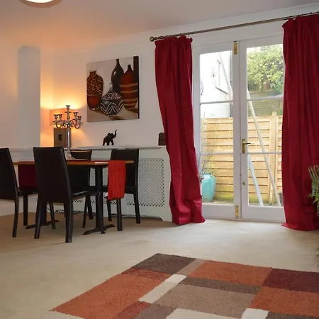 Apartment Spacious 2 Bedroom In Clifton