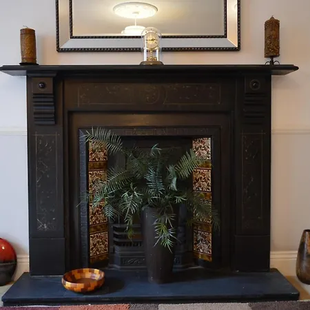 Spacious 2 Bedroom In Clifton