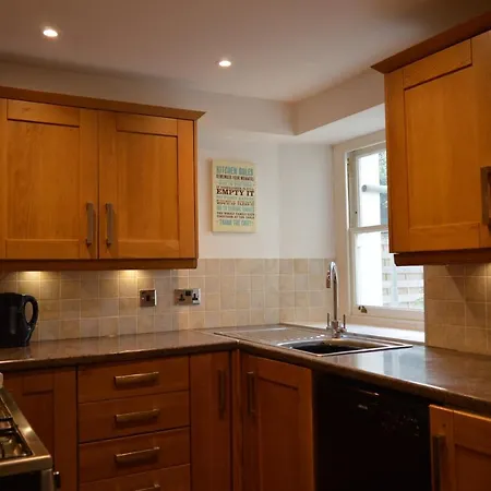Apartment Spacious 2 Bedroom In Clifton